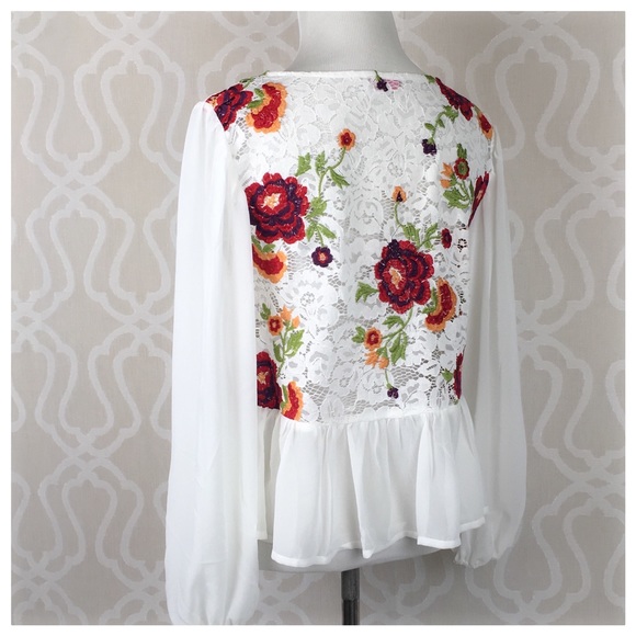 *CLEARANCE* Roses and Lace Peplum Top - Picture 6 of 8